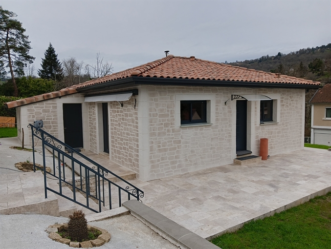 Dépendance Préau Camping-car Réf 25341 DCV Immobilier Decazeville 12300 Aveyron.JPG