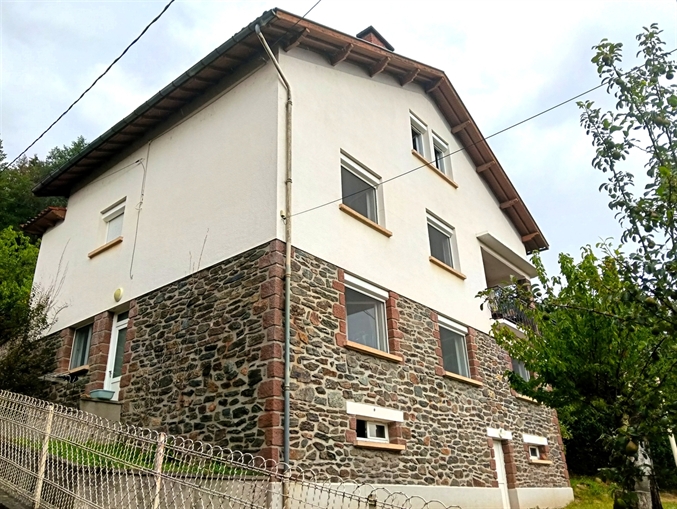ggiaTerrasse Jardin Caves Garage Combles Aménageables Réf 25353 DCV Immobilier Decazeville 12300 Aveyron.JPG